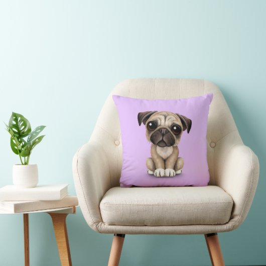 Cute Baby Pug Puppy Dog op Paars Kussen (Stoel)