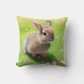 Cute baby rabbit in een bloemwei kussen (Voorkant)