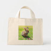 Cute baby rabbit in een bloemwei mini tote bag (Voorkant)