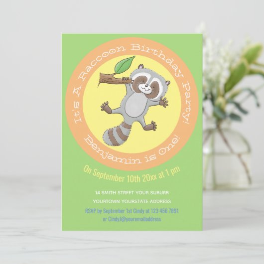 Cute baby raccoon cartoon illustratie 1 jaar kaart (Staand voorkant)