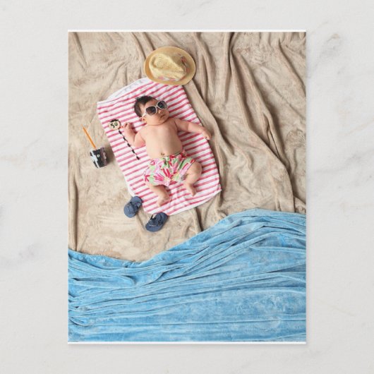 Cute baby relaxt op het strand briefkaart (Voorkant)