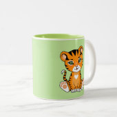 Cute Baby Tiger Animal Cartoon & Monogram op groen Tweekleurige Koffiemok (Voorkant rechts)