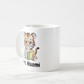 Cute Baby Tiger Reading a Book Custom Koffiemok (Voorkant links)