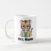 Cute Baby Tiger Reading a Book Custom Koffiemok (Links)