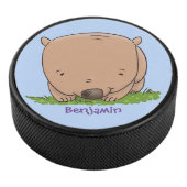 Cute baby wombat cartoon illustratie hockey puck (3/4)