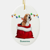 Cute Beagle Dog in Gift Bag met Kerstmis Keramisch Ornament (Achterkant)