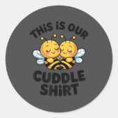 Cute Bee Couple Cuddle Funny Romantic  Ronde Sticker (Voorkant)