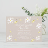 Cute bee Daisy Floral Gender onthult Earthy Tones Kaart (Staand voorkant)