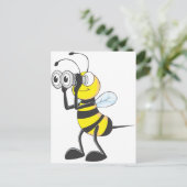 Cute Bee Holding Binocles die iets bekijken Briefkaart (Staand voorkant)