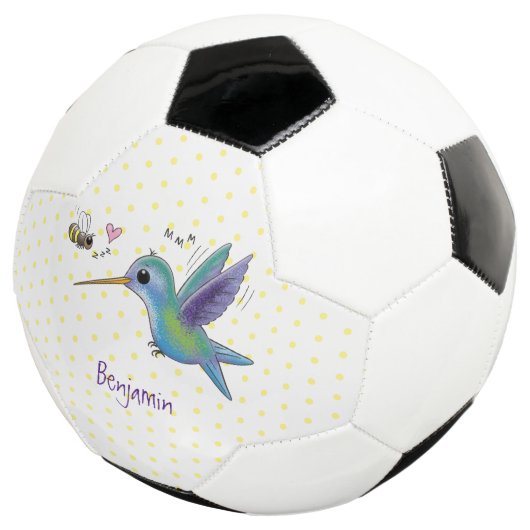 Cute bee hummingbird cartoon illustration voetbal (Drie kwart)