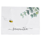 Cute bee monogram eucalyptus greenery white groot cadeauzakje (Achterkant)