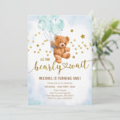 Cute Beer Baby Boy's Birthday Party Invitation Kaart (Staand voorkant)