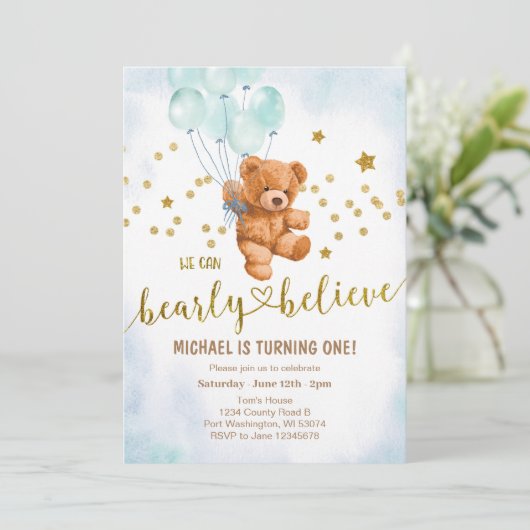 Cute Beer Baby Boy's Birthday Party Invitation Kaart (Staand voorkant)