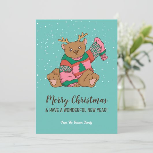 Cute Beer in Warm en Cozy Sweater Merry Kerstmis Feestdagenkaart (Staand voorkant)