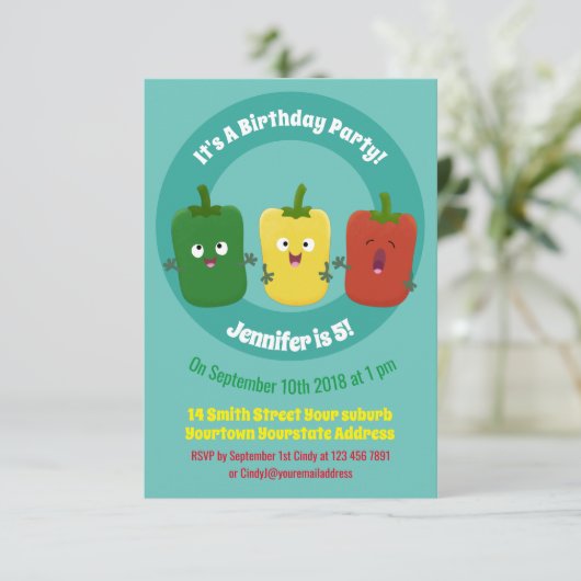 Cute bell pepper capsicum trio zingende cartoon in kaart (Staand voorkant)