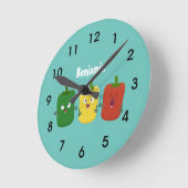 Cute bell pepper capsicum trio zingende cartoon ronde klok (Hoek)