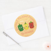 Cute bell pepper capsicum trio zingende cartoon ronde sticker (Envelop)