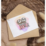 Cute Best Friend Forever Sloth Hug Monogram Kaart<br><div class="desc">Een  en levendige monogram verjaardagskaart met twee schattige knuffelende slokdommen. Een schattige kaart om je beste vriend te geven,  personaliseer de namen op de kaart. BFF Beste vrienden voor altijd. Voeg je eigen persoonlijke bericht toe aan de binnenkant van de kaart.</div>