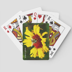 Cute Bij Rust Op Helder Gele Wilde Bloem Pokerkaarten