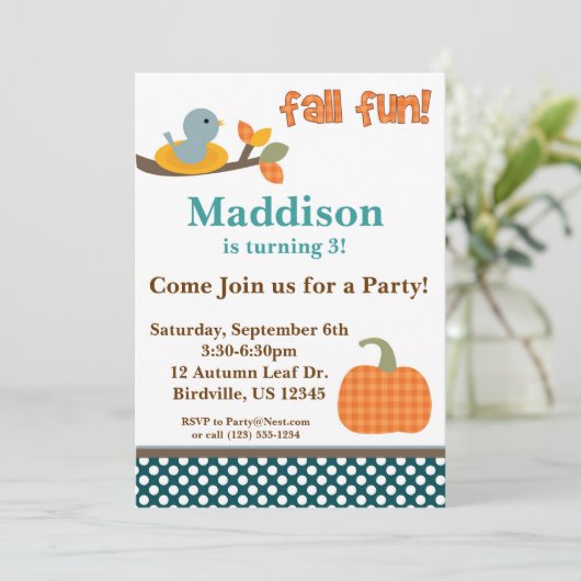 Cute Bird in a Nest Herfst Birthday Party Invitati Kaart (Staand voorkant)