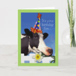 Cute Birthday for Son with Funny Koe Card Kaart<br><div class="desc">Cute en grappige verjaardagspapieren wenskaart voor een zoon. Een koe die een pet draagt en een doofdiel eet,  staat op de cover. Kunst,  afbeelding en vers copyright © Shoaff Ballanger Studios,  2022.</div>