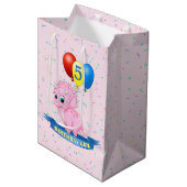 Cute Birthday Girl Pink Baby Triceratops Dino Medium Cadeauzakje (Voorkant Gekanteld)