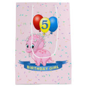 Cute Birthday Girl Pink Baby Triceratops Dino Medium Cadeauzakje (Achterkant)
