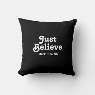 Cute Black and White Believe in Miracles Initial Kussen