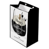 Cute Black and White Pumpkin Happy Halloween 2022 Medium Cadeauzakje (Voorkant Gekanteld)