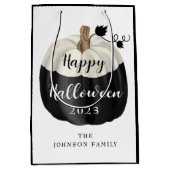 Cute Black and White Pumpkin Happy Halloween 2022 Medium Cadeauzakje (Voorkant)