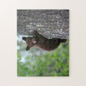 Cute Black Beer Cub die een boom-puzzel beklimt Legpuzzel (Verticaal)