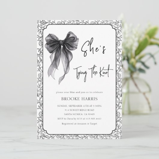 Cute Black Bow She's Tying The Knot Bridal Shower Kaart (Staand voorkant)