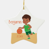 Cute Black Boy Basketball Persoonlijke Kerstmis Keramisch Ornament (Voorkant)