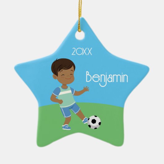 Cute Black Boy Soccer Persoonlijke Kerstmis Keramisch Ornament (Voorkant)