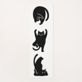 Cute black cat doet yoga.  yogamat (Voorkant)