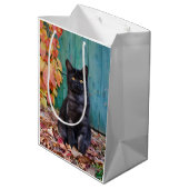 Cute Black Cat Kitten met rode bladeren Blauwe deu Medium Cadeauzakje (Achterkant Gekanteld)