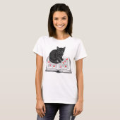 Cute Black Cat Kitten on a Book Dark Academia Art T-shirt (Voorkant volledig)