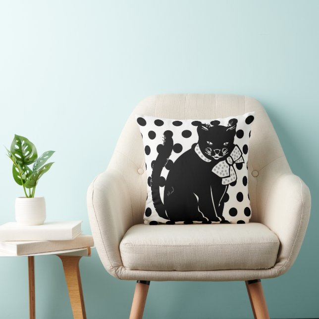 Cute Black Cat op Black & White Polka Dots Pillow Kussen (Stoel)