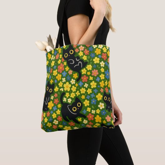 Cute Black Cats Floral Meadow Pattern Tote Bag (Dichtbij)