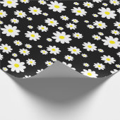 Cute Black Daisy Pattern Wrapping Paper Cadeaupapier (Hoek)