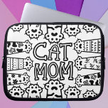 Cute Black en white cat mama met kattenpoten Laptop Sleeve<br><div class="desc">Zwarte en witte kattenmoeder met laptophoes van kattenpoten Maak je geliefde gelukkig met deze laptophoes met een zwart-wit design met veel kattenpoten erop die Cat mama zeggen. De ideale laptophoes voor Moederdag en alledaagse kattenmoeders.</div>