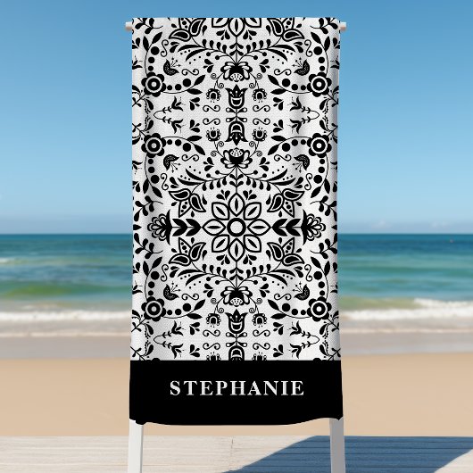 Cute Black en White Floral Scandinavian Bandanna Strandlaken
