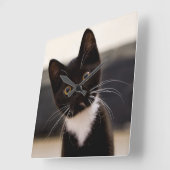 Cute Black en White Tuxedo Kitten Vierkante Klok (Hoek)