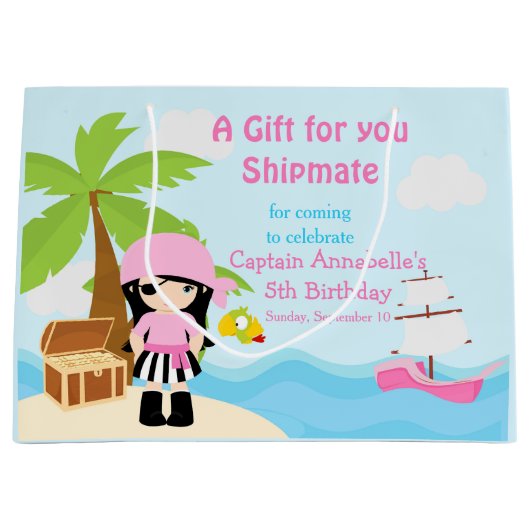 Cute Black Hair Pirate Girl in Pink Birthday Groot Cadeauzakje (Voorkant)