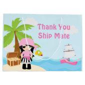 Cute Black Hair Pirate Girl in Pink Birthday Groot Cadeauzakje (Achterkant)