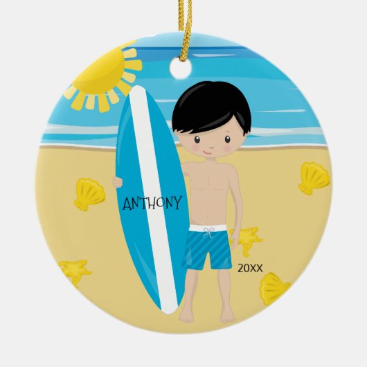 Cute Black Hair Surfer Boy Persoonlijk kerstfeest Keramisch Ornament (Voorkant)