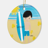 Cute Black Hair Surfer Boy Persoonlijk kerstfeest Keramisch Ornament (Links)