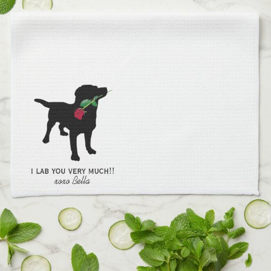 Cute Black Lab Dog houdt Red Rose Kitchen Towel va Theedoek (Gevouwen)