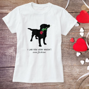 Cute Black Lab Valentijn Dog holding Red Rose T-shirt