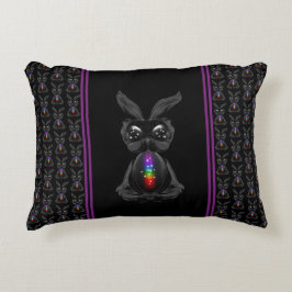 Cute Black Rabbit met Chakra Rainbow Soul Accent Kussen